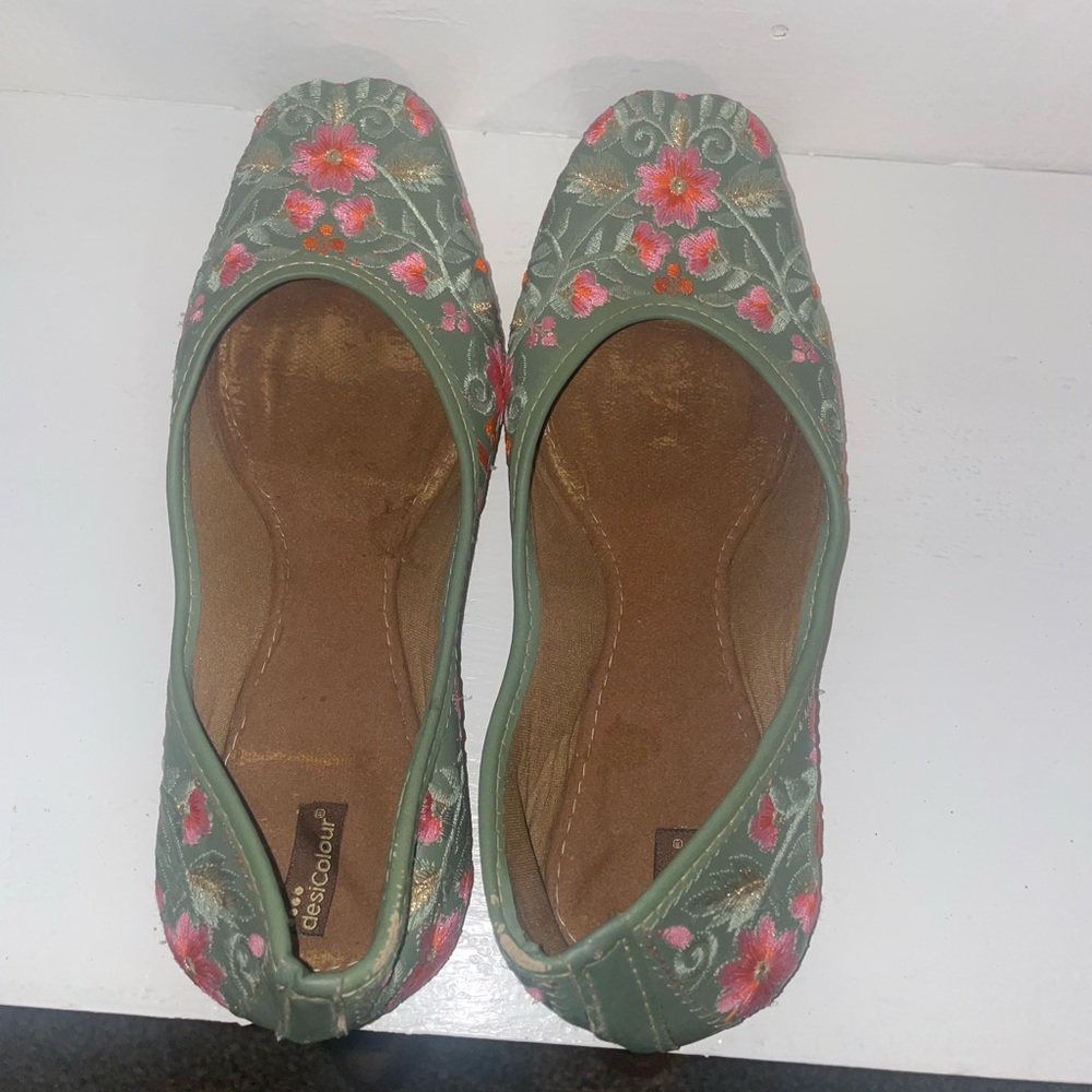 HAND EMBROIDERY GREEN JUTTI WITH FLOWERS